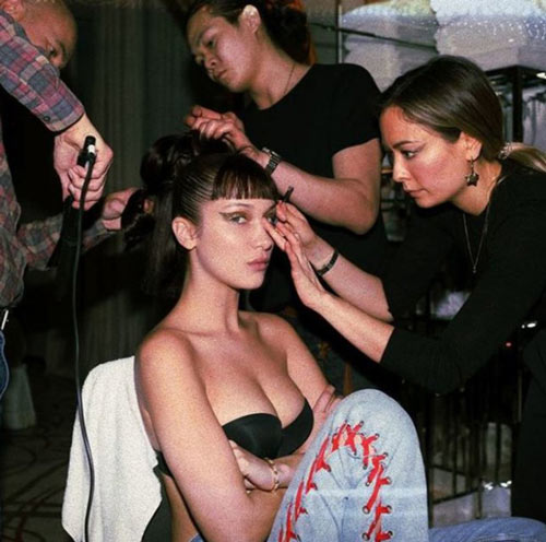 Bella Hadid prépare pour le Bal Surréaliste de la maison Christian Dior