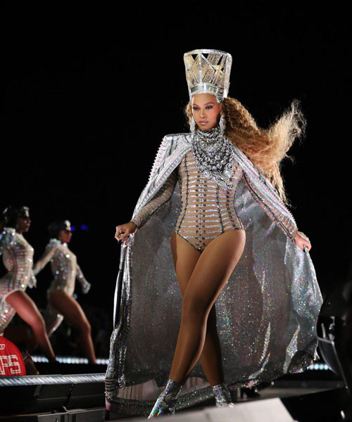 Beyonce en costume personnalisé à Coachella