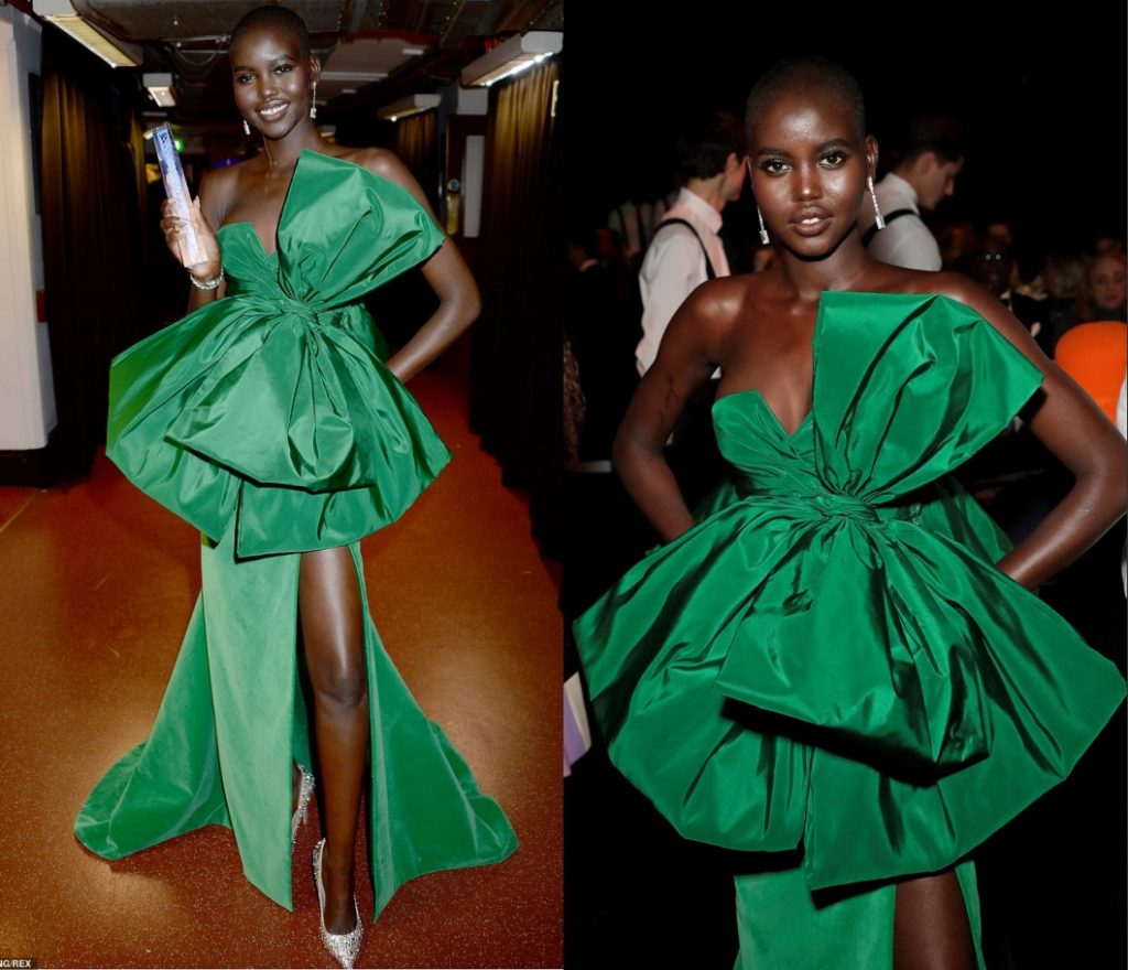 Adut Akech en robe de soirée verte