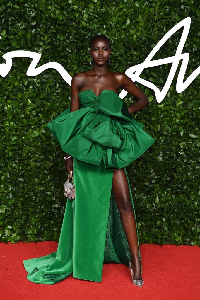 robe de soirée verte sexy fendue de Adut Akech